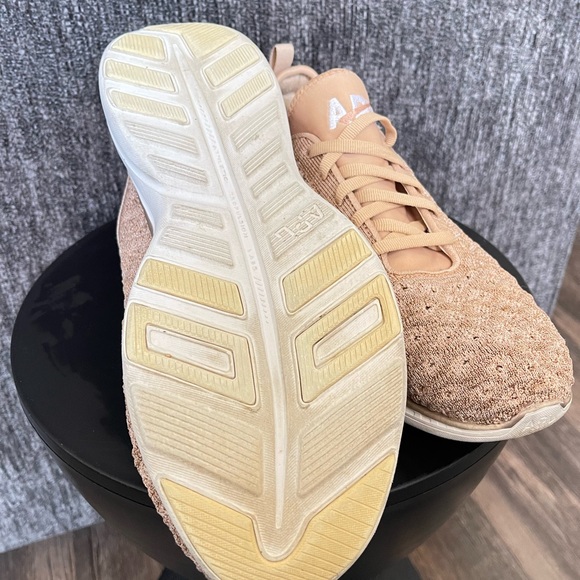 Women’s APL TechLoom Phantom Size 10 - Picture 14 of 14